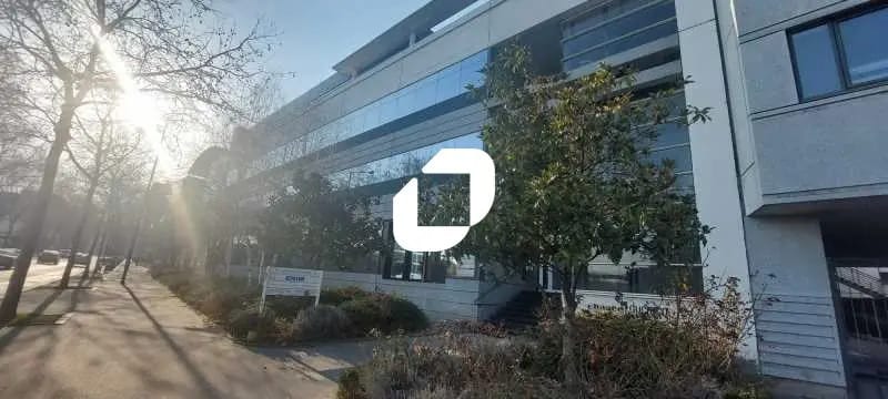 Office in Saint-Denis for lease Building Photo- Image 1 of 31