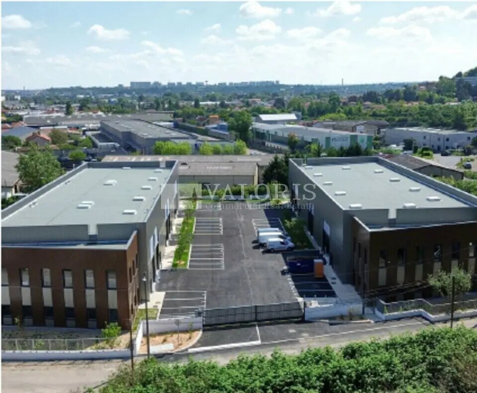 Flex in Saint-Genis-Laval for sale Building Photo- Image 1 of 7