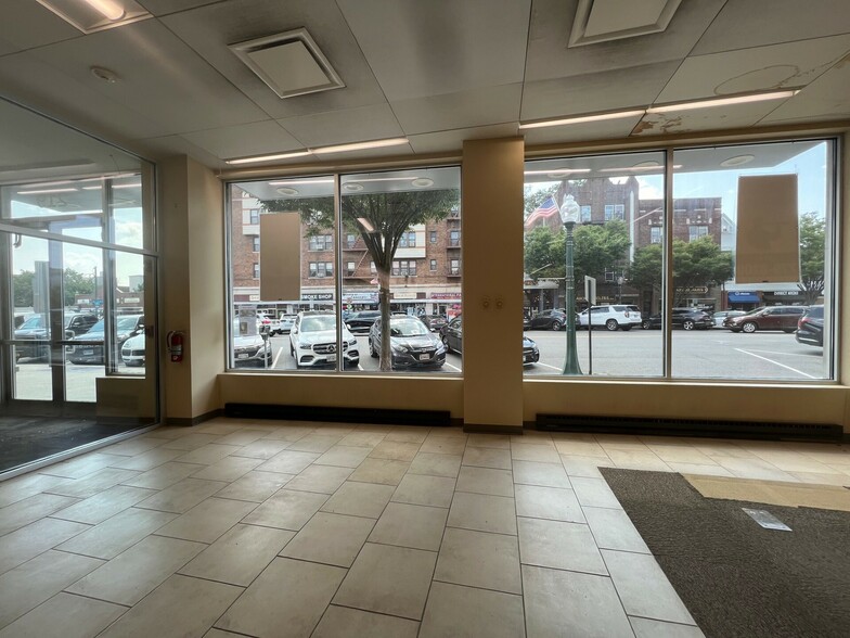 221 Mamaroneck Ave, White Plains, NY for lease - Primary Photo - Image 1 of 5