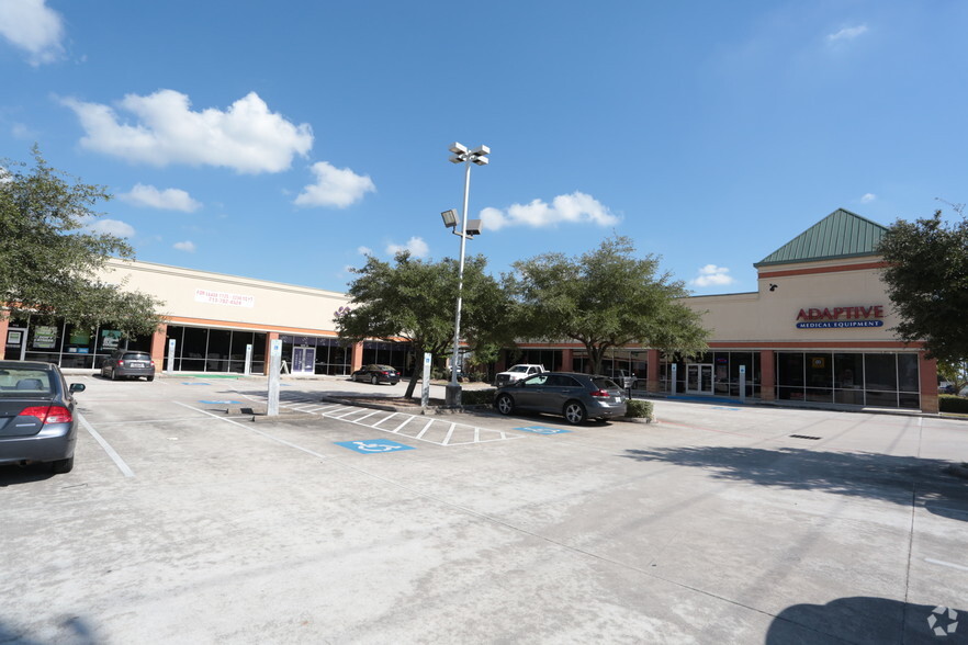 8701 Broadway St, Pearland, TX for lease - Building Photo - Image 1 of 5