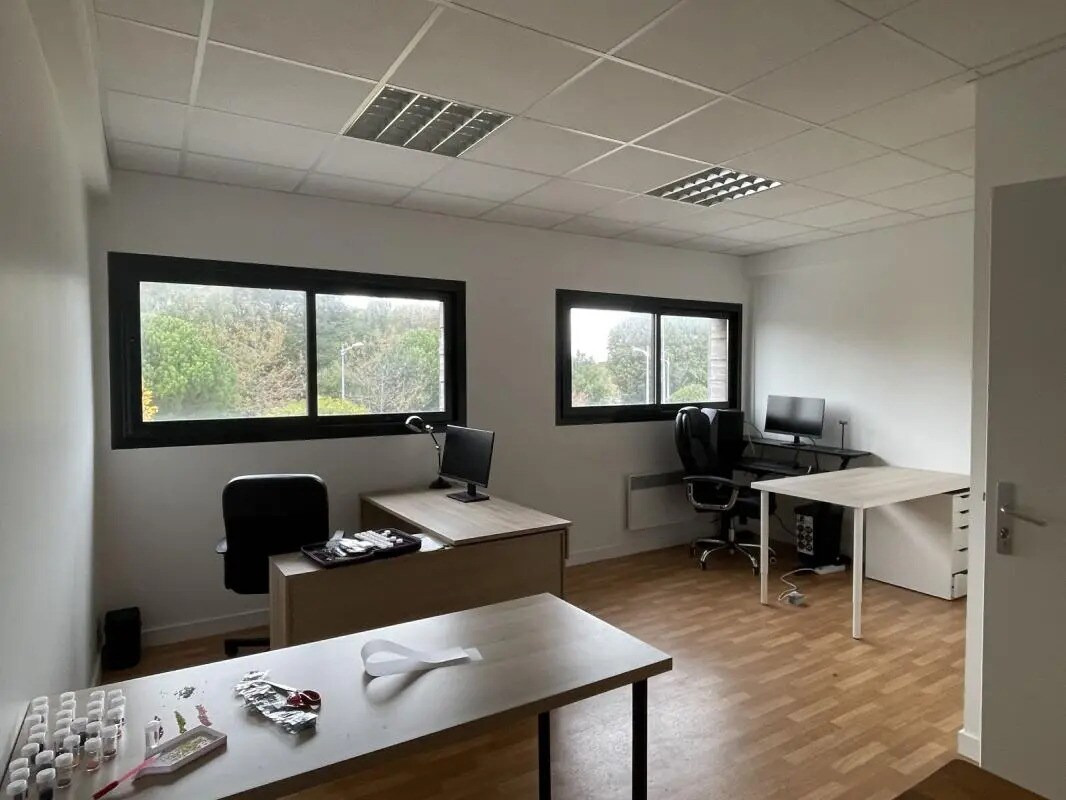 Office in Plescop for lease Building Photo- Image 1 of 5