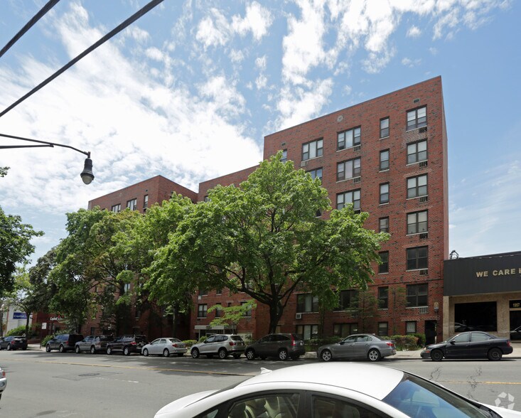 1955 Williamsbridge Rd, Bronx, NY for sale - Primary Photo - Image 1 of 1