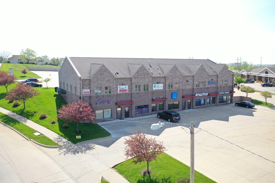 3720 Queen Ct SW, Cedar Rapids, IA for sale - Building Photo - Image 1 of 1