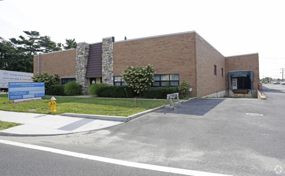 599-601 Albany Ave, Amityville, NY for lease - Primary Photo - Image 1 of 21