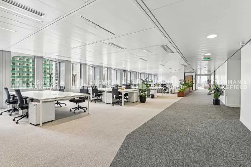 33 Place Des Corolles, Courbevoie for lease - Interior Photo - Image 3 of 13