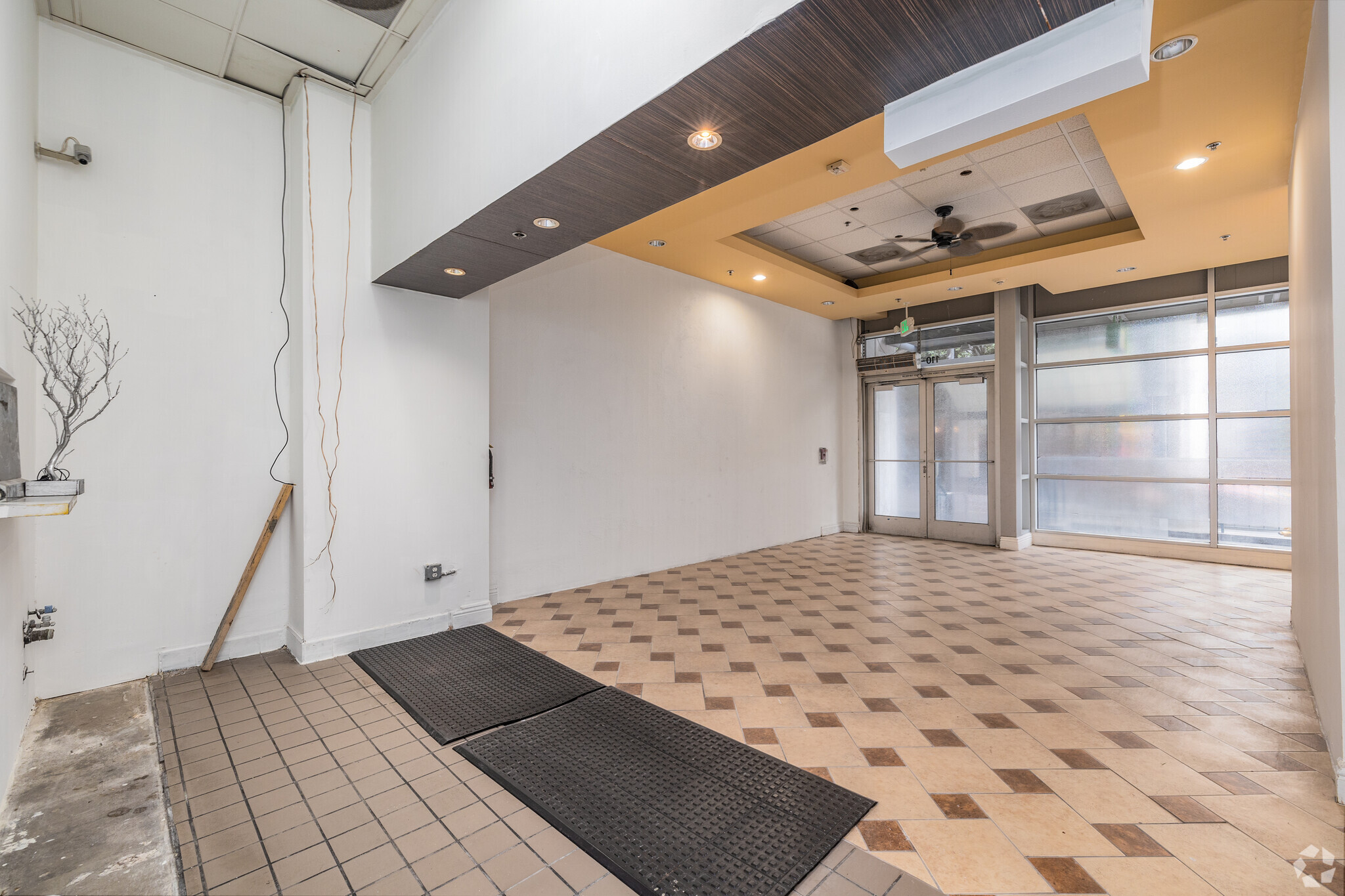 630 W 6th St, Los Angeles, CA for lease Interior Photo- Image 1 of 8