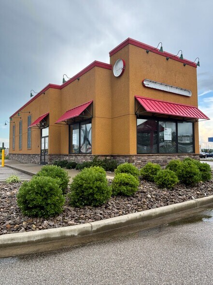 1315 E Hackberry St, Salem, IN for lease - Building Photo - Image 1 of 5