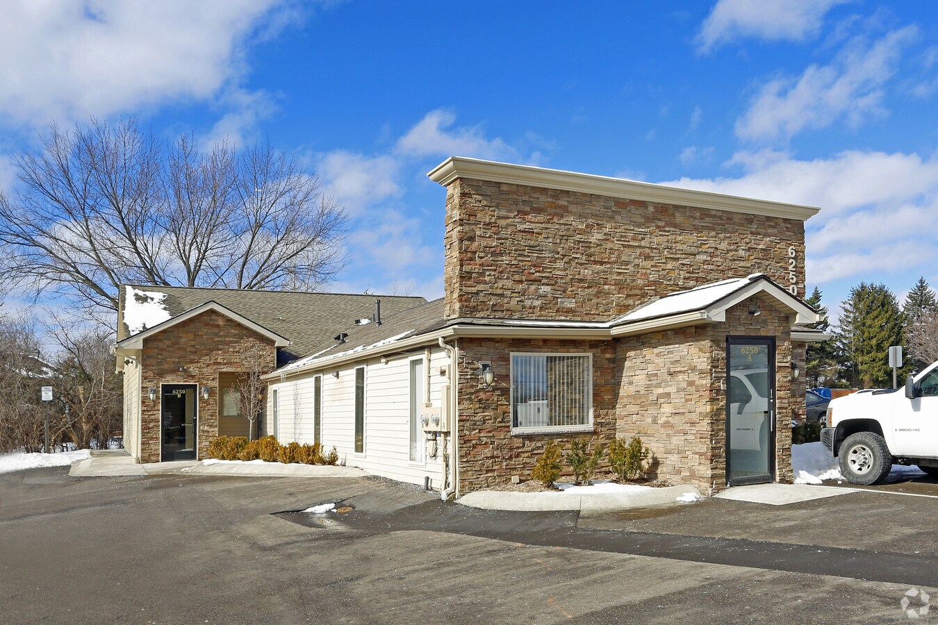 6250 Orchard Lake Rd, West Bloomfield, MI 48322 Office for Lease