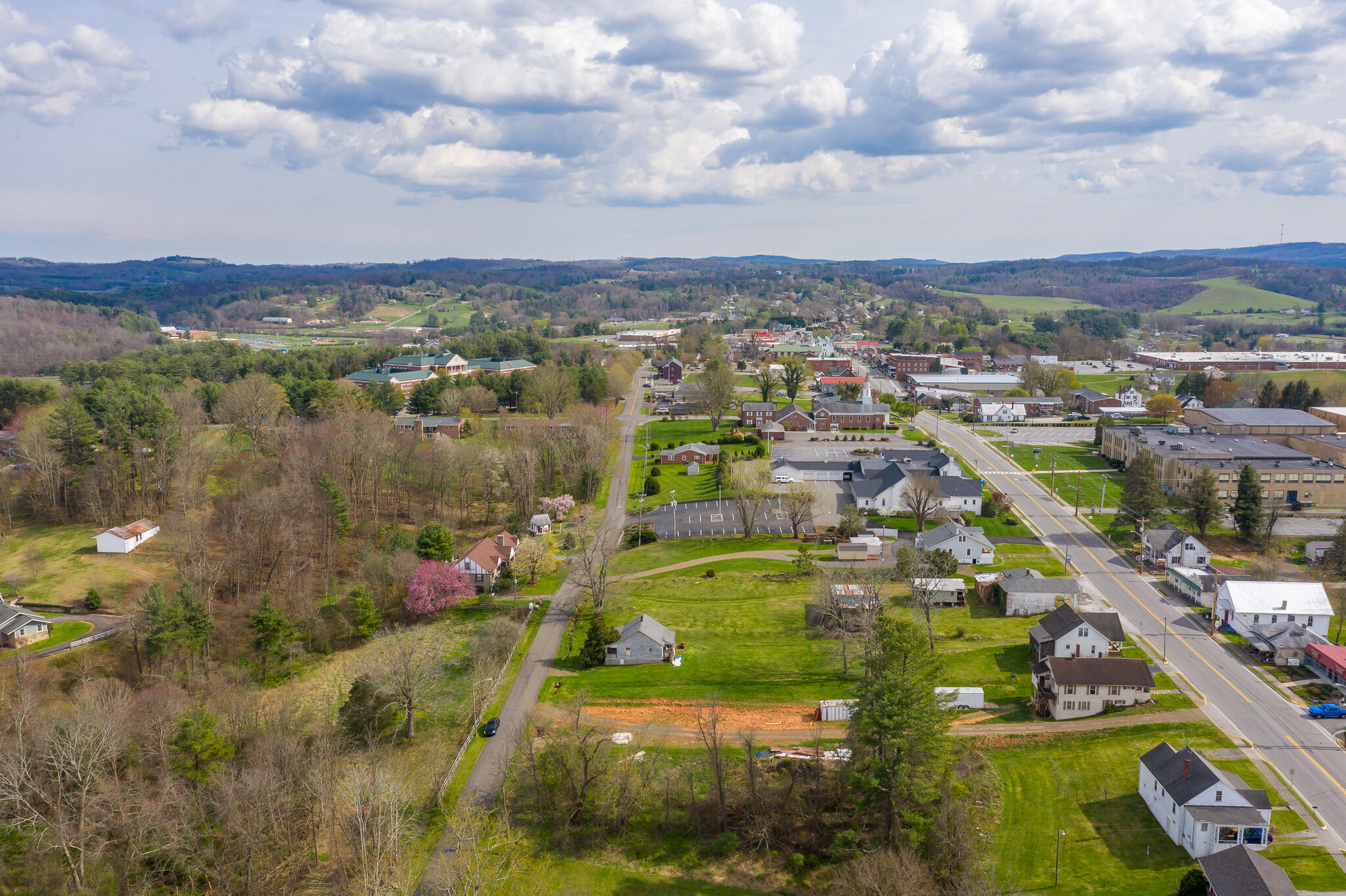 842 Pine St, Hillsville, VA for sale Primary Photo- Image 1 of 1