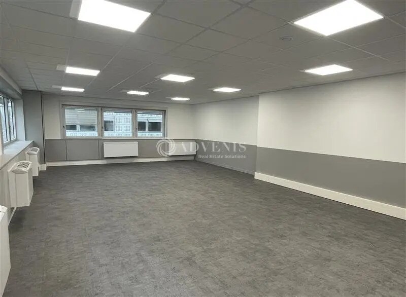 Office in Tremblay-en-France for lease - Interior Photo - Image 2 of 5