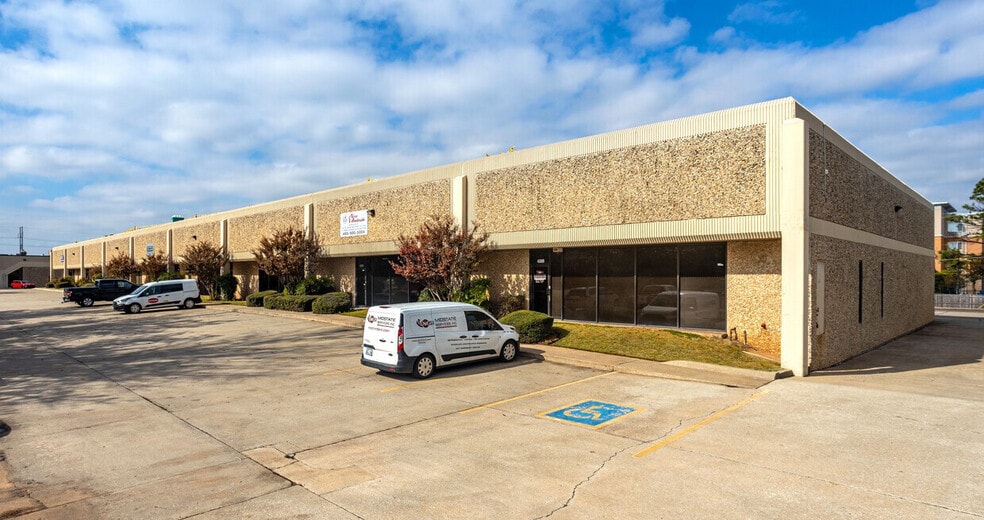 2122-2128 S Meridian Ave, Oklahoma City, OK for lease - Building Photo - Image 1 of 1
