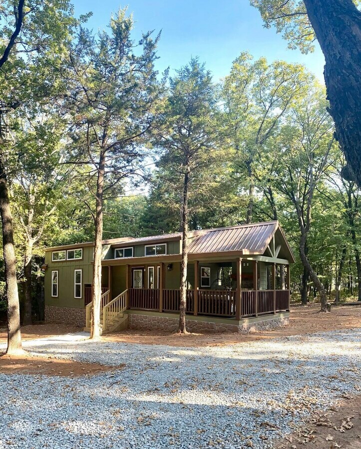 260 Hidden Oaks Trl, Pottsboro, TX 75076 2 cabins on 2 acres on Lake