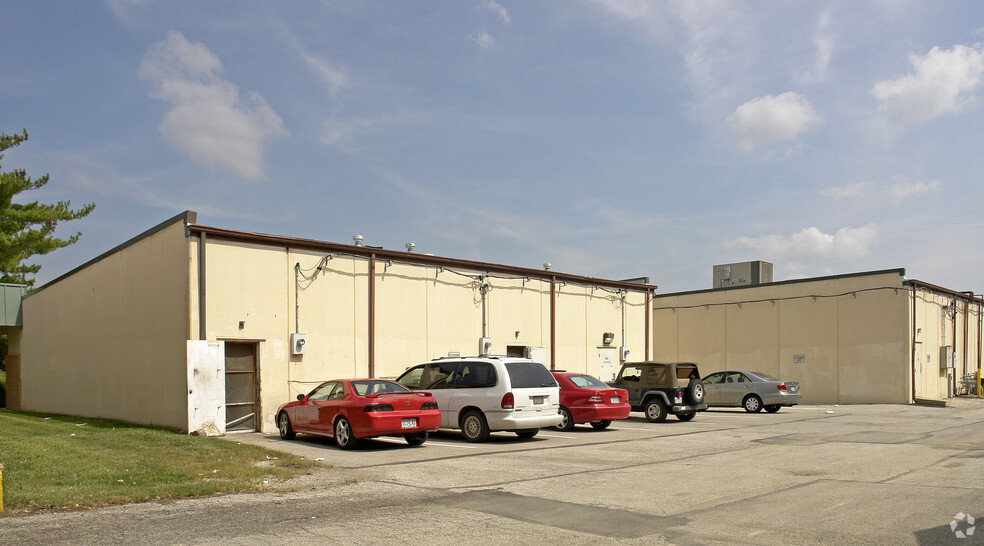 100-176 Four Seasons Shopping Ctr, Chesterfield, MO for lease - Building Photo - Image 3 of 8