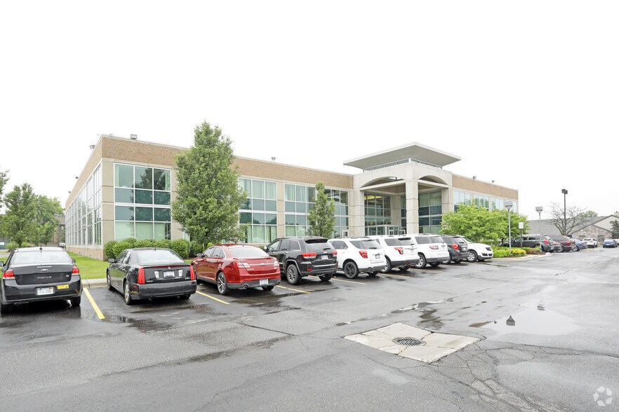 75 Barclay Cir, Rochester Hills, MI 48307