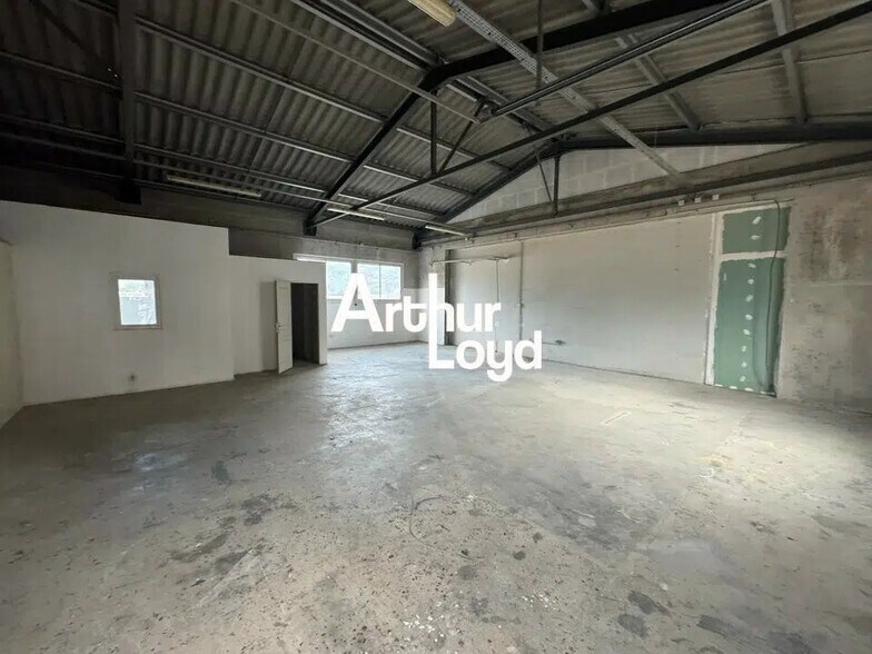 Flex in Mouans-Sartoux for lease - Interior Photo - Image 1 of 16