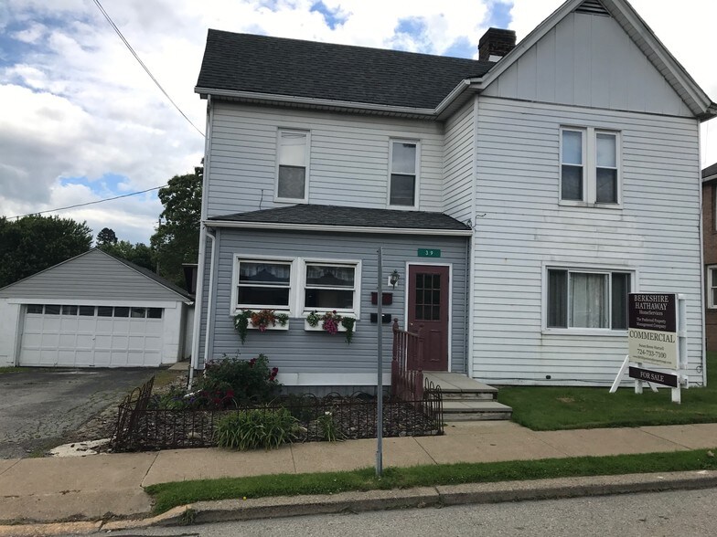 39 Greensburg St, Delmont, PA 15626