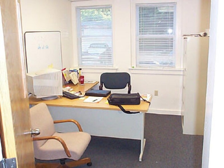 100 Business St, Hyde Park, MA for lease - Interior Photo - Image 2 of 52