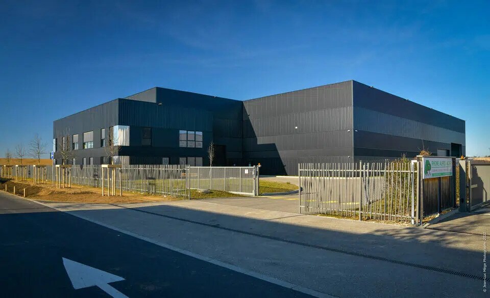 Office in Genas for lease - Building Photo - Image 2 of 8