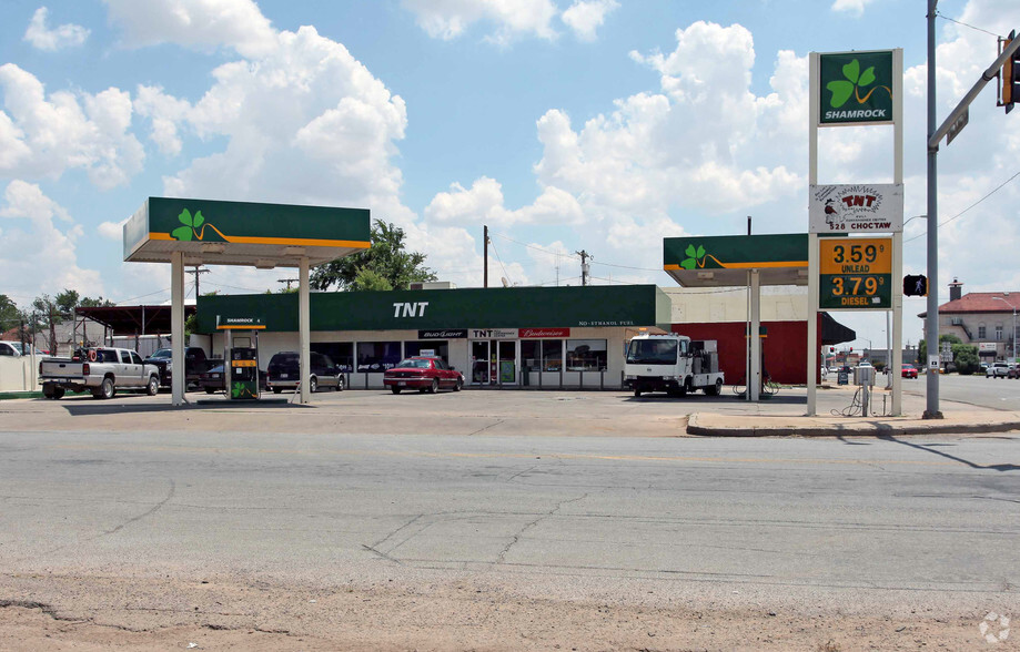 528 W Choctaw Ave, Chickasha, OK for lease - Primary Photo - Image 1 of 13