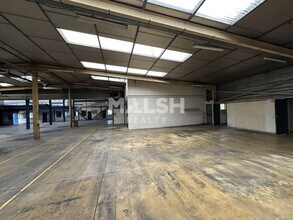 Flex in Décines-Charpieu for lease Interior Photo- Image 2 of 13