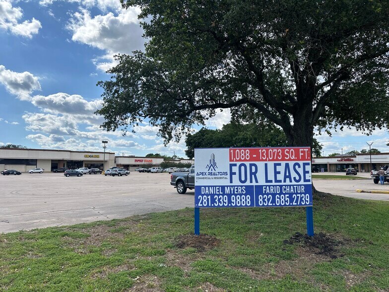 2120-2192 Texas Pky, Missouri City, TX for lease - Building Photo - Image 1 of 1