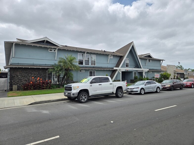 11560 Paramount Blvd, Downey, CA for sale - Building Photo - Image 2 of 15