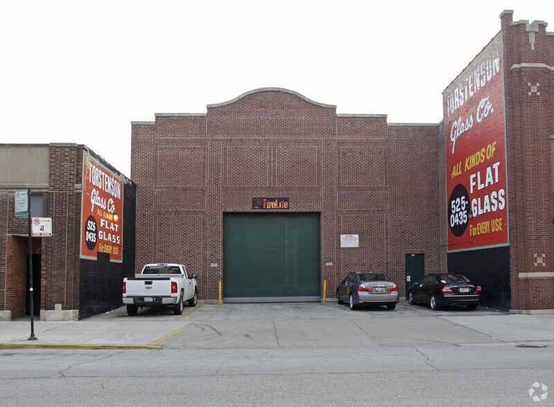 3241-3243 N Sheffield Ave, Chicago, IL for sale - Building Photo - Image 2 of 2