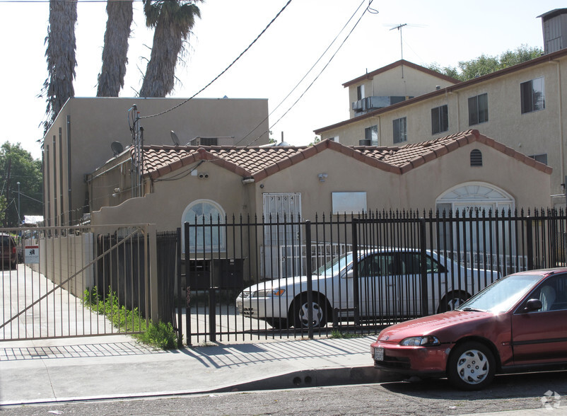 7304 Canby Ave, Reseda, CA for sale - Building Photo - Image 2 of 17