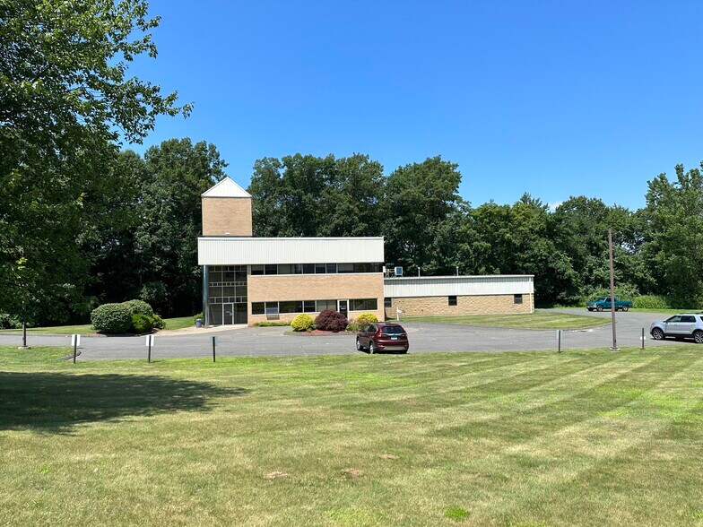 37 Northwest Dr, Plainville, CT 06062