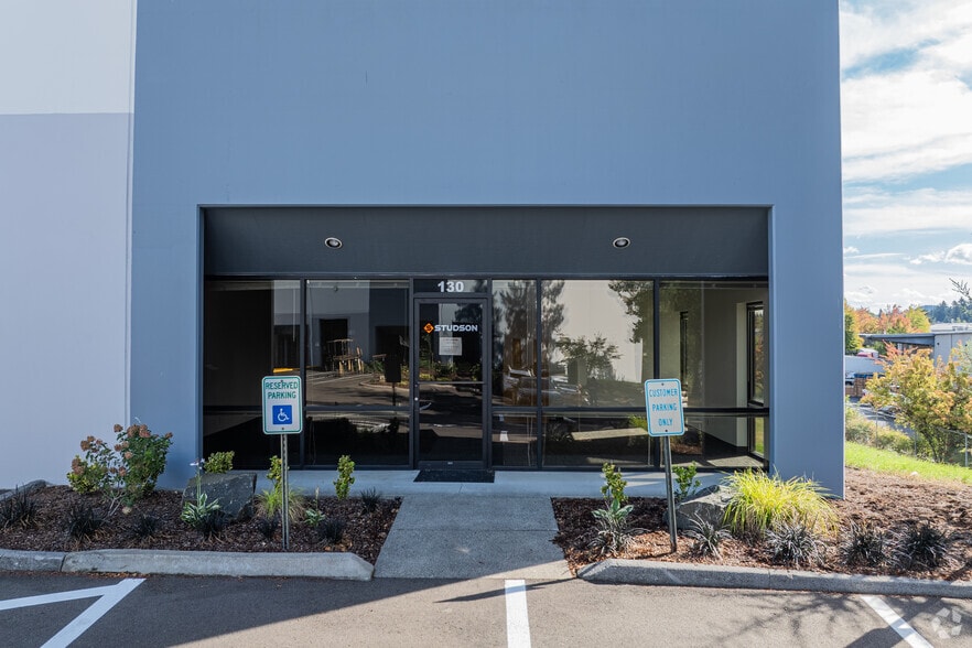 7500 SW Tech Center Dr, Tigard, OR for lease - Building Photo - Image 3 of 4