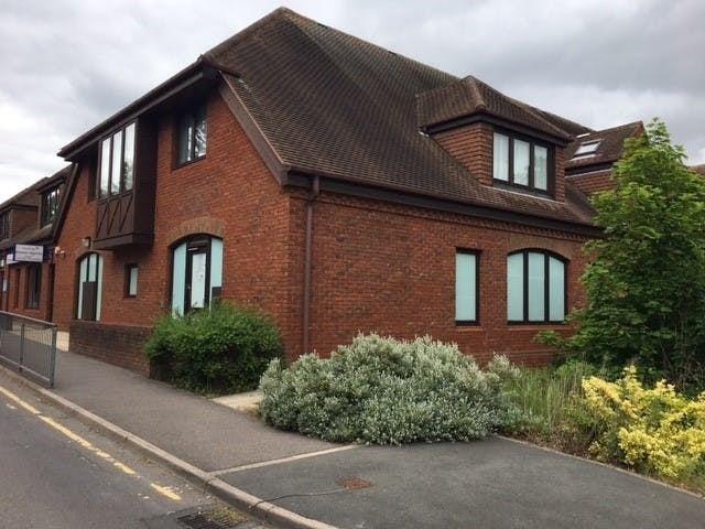 Chalfont Way, Reading for lease - Building Photo - Image 2 of 5