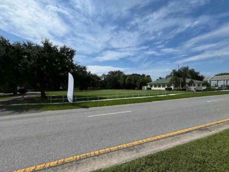 900 Starkey Rd, Largo, FL for sale - Building Photo - Image 2 of 26
