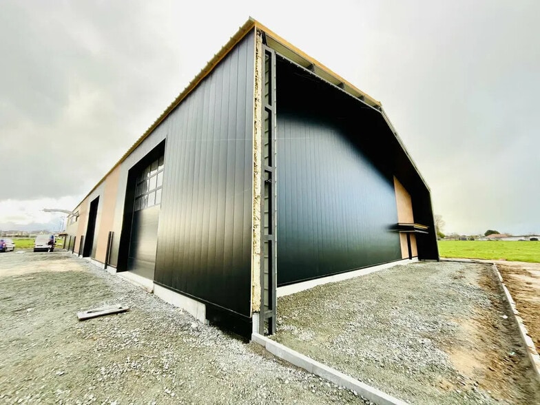 Flex in Le Havre for lease - Building Photo - Image 3 of 4