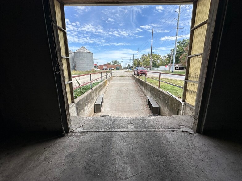 100 River st, Riverside, IA for lease - Building Photo - Image 2 of 17