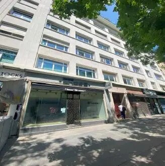 Retail in Paris for lease - Building Photo - Image 1 of 3