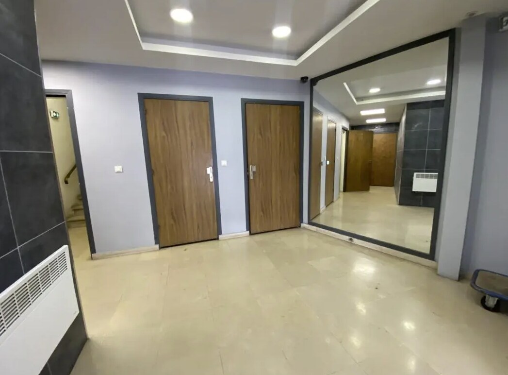 2 Rue Du 19 Mars 1962, Clichy for lease Interior Photo- Image 1 of 9