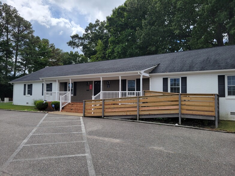 14203 Old Courthouse Way, Newport News, VA for lease - Building Photo - Image 2 of 2