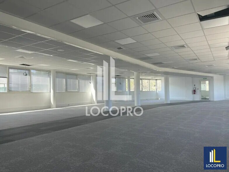 Office in SOPHIA ANTIPOLIS for lease - Interior Photo - Image 3 of 9