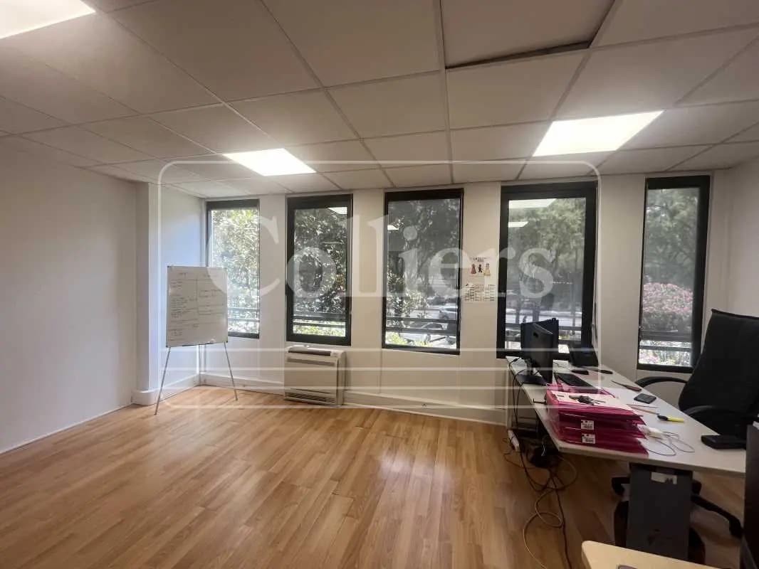 Office in Marseille for lease Interior Photo- Image 1 of 9