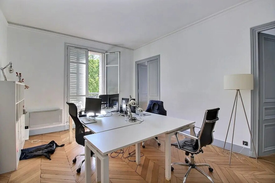 81 Rue De Miromesnil, Paris for sale - Interior Photo - Image 1 of 9