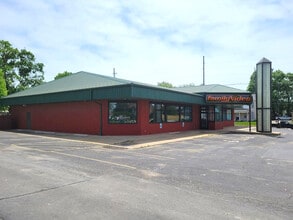 803 W Burlington Ave, Fairfield, IA for lease Building Photo- Image 1 of 1