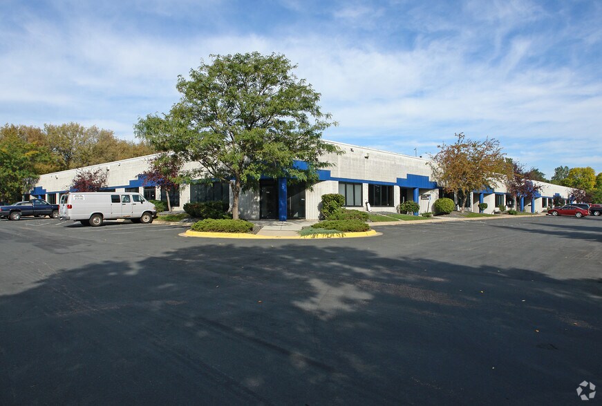 2401 Pilot Knob Rd, Mendota Heights, MN 55120