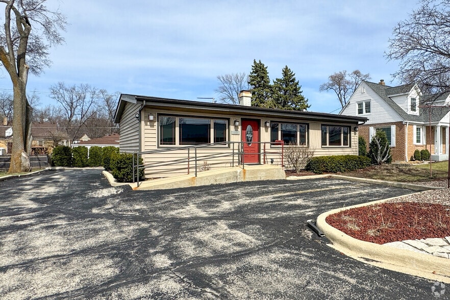1825 Roosevelt Rd, Wheaton, IL for sale - Building Photo - Image 2 of 17