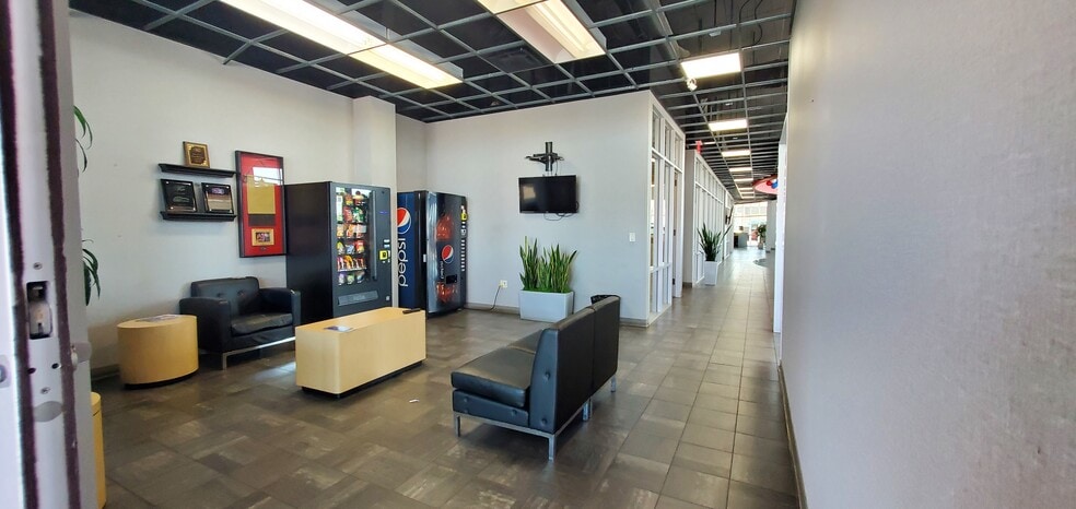 4221 East Fwy, Baytown, TX for sale - Building Photo - Image 3 of 5