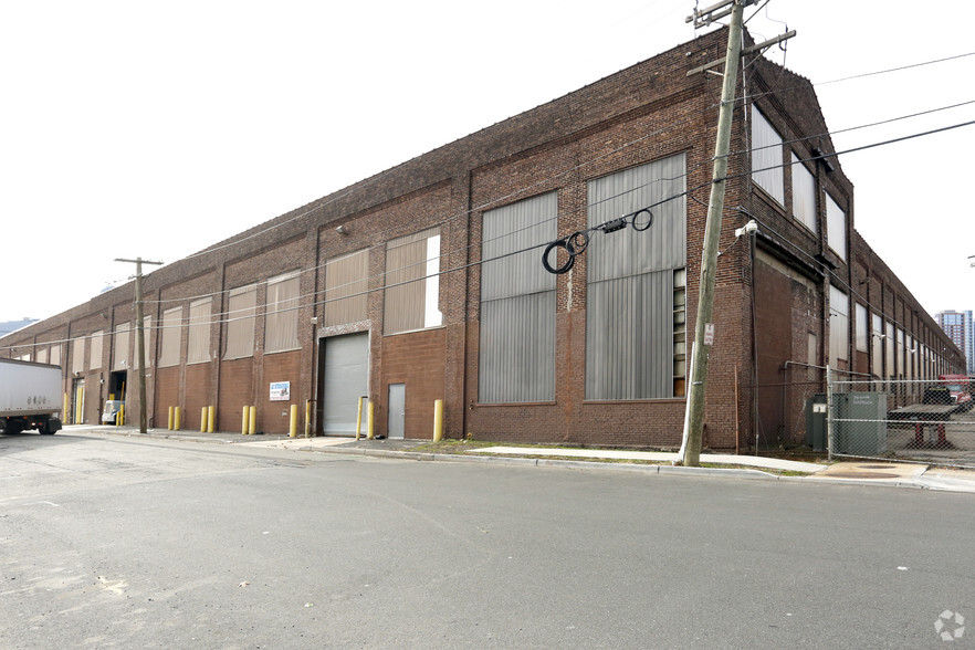 700-800 1st St, Harrison, NJ for lease - Building Photo - Image 2 of 8