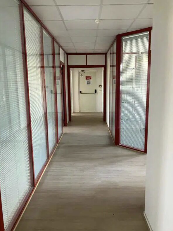 Location Bureaux 100 m² à 230 m² - Photo 1