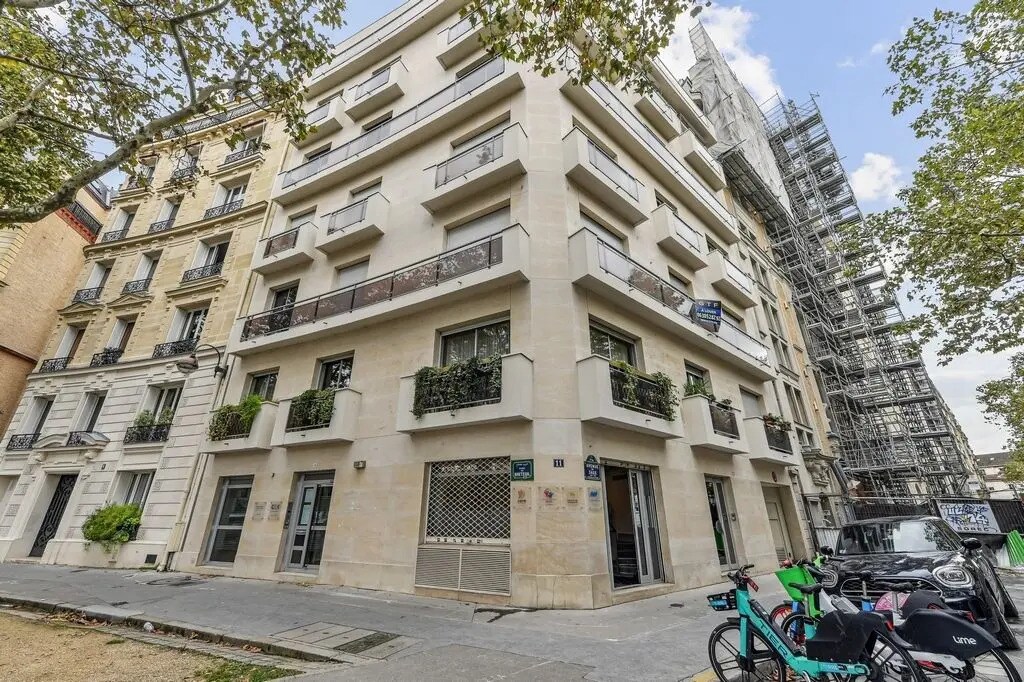 Office in Paris for sale Building Photo- Image 1 of 11