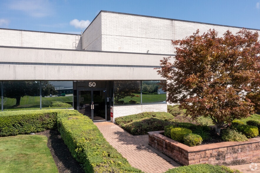 50 Wireless Blvd, Hauppauge, NY for lease - Building Photo - Image 3 of 6