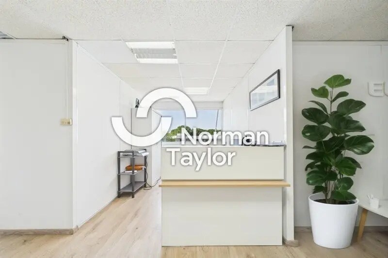 Office in Baillargues for lease - Interior Photo - Image 3 of 9