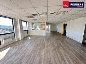 511 Route De La Seds, Vitrolles for lease Interior Photo- Image 1 of 6